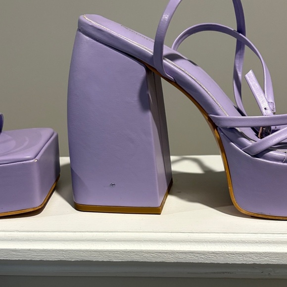PrettyLittleThing Purple Platform Sandals - Picture 3 of 5